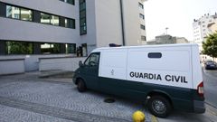 Furgn de la Guardia Civil en los juzgados de Lugo