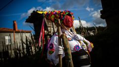 Entroido de Mugares.La tradici�n de las se�oritas y labardeiros sigue viva en To�n gracias al trabajo de la asociaci�n de mujeres Amencer