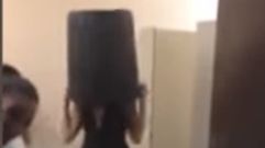 El baile viral en un ba�o en Australia