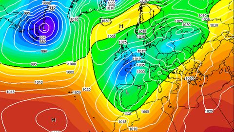 El anticicl�n sobre Islandia contribuy� a que la regi�n m�s g�lida de la masa fr�a y h�meda procedente del �rtico (representada de color azul oscuro) llegase a la comunidad.