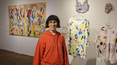 Lúa Gándara, ante a súa obra na Fundación Granell