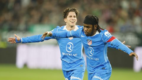 Lookman celebrando su gol con Giuliano Simeone