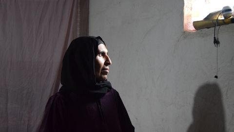 Umm Al�, agricultora, en su casa del campo de refugiados de Yuneidat.