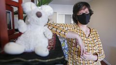 Graciela Arias, fotografiada este martes en su casa de Pontevedra, valor� la anulaci�n del expediente por absentismo escolar abierto en su contra