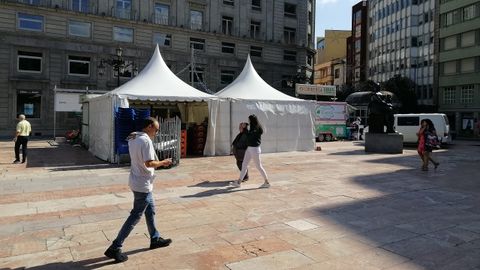 Preparativos de los chiringuitos de San Mateo 2019