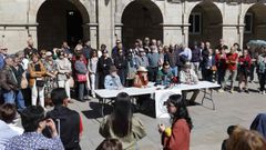 Los promotores del manifiesto hicieron la lectura en la Praza Maior, ante el consistorio