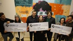 En imagen, los ganadores de los tres sueldos de 1.200 en vales de compra durante un a�o que sorte� el Centro Comercial Hist�rico de Viveiro