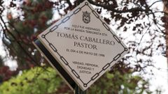 Placa en honor de Tom�s Caballero en Pamplona.