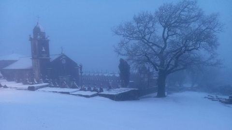Nevada junto a la iglesia de Xesta, A Lama
