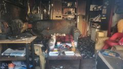 Sal�n de la vivienda en el que se origin� el fuego que acab� con la vida de una vecina de las casas de Santa B�rbara
