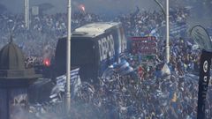 Imagen del autob�s del D�por llegando a Riazor el d�a del Barcelona B