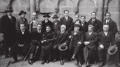 Fotografa de familia do Seminario de Estudos Galegos tomada en 1928.