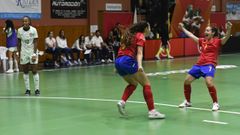 La nedense Ale de Paz celebra un gol de Espaa frente a Portugal en Vilalba.
