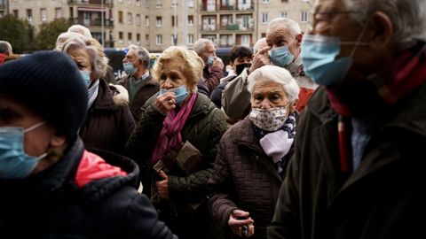 Mucha expectacin en los alrededores de la estacin de Ourense