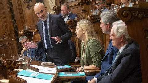 Daniel Sirera, en pie en el Ayuntamiento de Barcelona.