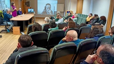 Alba Nogueira. La aspirante present� en Lugo un programa con el que quiere convertirse en rectora. Defendi� que en estas elecciones se est� escogiendo entre �retroceso, continu�smo ou renovaci�n�