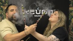 Miguel �ngel Villar y Carolina Garc�a, nacidos ambos en Santiago y vecinos de O Milladoiro, son los �nicos distribuidores con los que trabaja a nivel nacional Ke�mo, la marca que comercializa unos originales �snacks� criogenizados que desprenden humo. Con ellos pretenden ofrecer una alternativa vistosa y diferente a los aperitivos tradicionales.