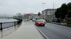 La propuesta municipal pasa por ubicar el feria en la avenida de Buenos Aires, entre los puentes de Santiago y de O Burgo