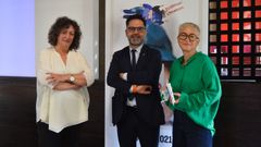 Carme Fouces, Jorge Soto y Lola Dopico, en la presentaci�n de Debut