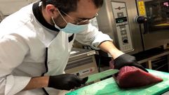 Manuel Fern�ndez, este viernes en la cocina del restaurante