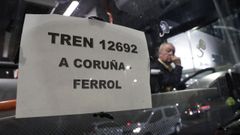 Autob�s habilitado por Renfe para trasladar a los viajeros a Ferrol durante el cierre de la estaci�n el d�a 27 de marzo