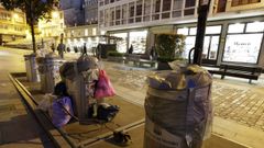 Contenedores de basura llenos en Viveiro