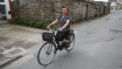 Carmen Espi�o Maceira, en su inseparable bicicleta