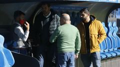 El delegado federativo, en el t�nel de vestuarios de Riazor junto a los consejeros del Deportivo Miguel Juane y Eduardo Blanco