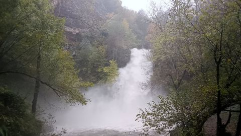 La cascada de Vieiros, en el ro Selmo se encuentra cerca de la localidad de este nombre