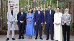 Adri�n Ben, primeiro pola esquerda, de traxe claro.