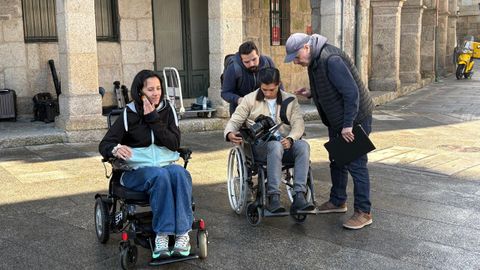 Xabier Bermdez y los actores del corto  Muller en cadeira de rodas , que se film en Ribadavia.