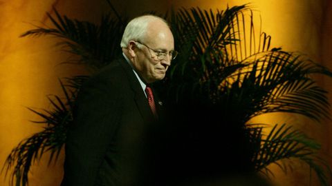 Dick Cheney en Washington DC en el año 2005. Su papel en la guerra de Irak y en la campaña contra el terrorismo que siguió al atentado de las Torres Gemelas del año 2001 fue muy controvertido
