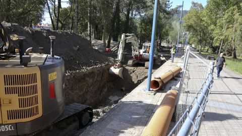 Obras de saneamiento en el pinar de Cabanas en mayo del 2024.