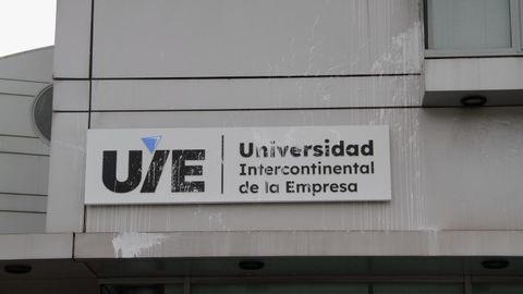 Actos vand�licos en la sede de la universidad de Abanca en A Coru�a