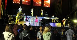 Verbena con la orquesta Ritmo Joven que esta noche har� bailar a los veigue�os.