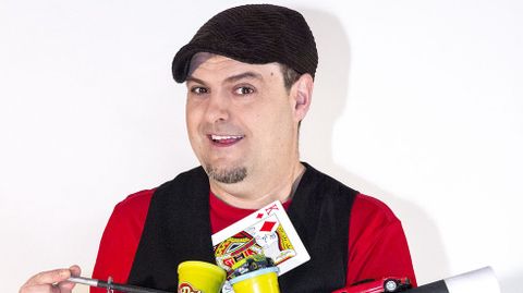 Ivn Santacruz est especializado en magia infantil