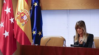 La esposa del presidente del Gobierno, Bego�a G�mez, en la comisi�n de investigaci�n impulsada por el PP en la Asamblea de Madrid.