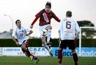 El Pontevedra se complica al perder por la m�nima contra el Vilalb�s en A Madalena.