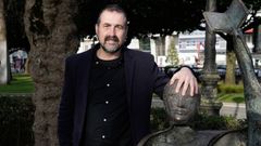 Cagiao, nos xard�ns de M�ndez N��ez na Coru�a, xunto ao monumento ao libro obra de Buci�os.