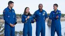 Fotograf�a del pasado 17 de enero cedida por la NASA con los cuatro miembros de la tripulaci�n de la misi�n Artemis II. Desde la izquierda, el canadiense Jeremy Hansen, la especialista de la misi�n Christina Koch, el piloto Victor Glover y el comandante Reid Wiseman