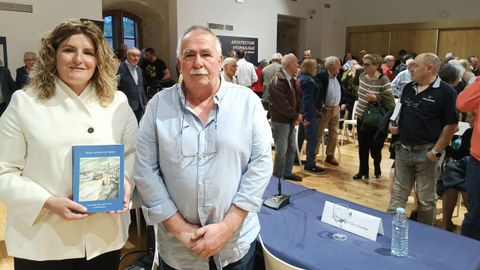 Fernando Masafret junto a la alcaldesa de Nar�n, Mari�n Ferreiro.