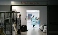 La intensa actividad en los quir�fanos obliga a mantener abierta la unidad de cirug�a. 