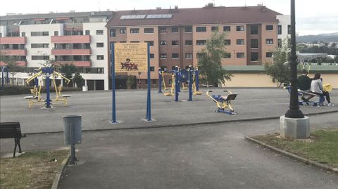 Aparatos de gimnasia en el barrio de La Monxina.