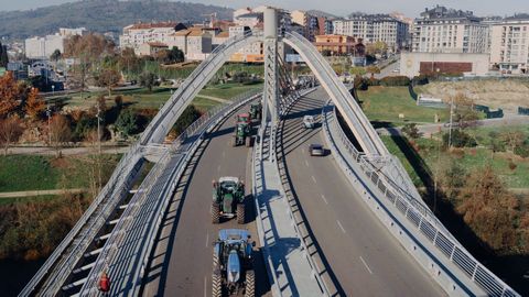 Paso por el Puente del Milenio