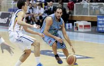 Dani Rodr�guez, que hoy vuelve a la pista de su antiguo equipo, con el bal�n ante el Andorra.