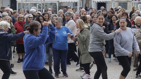 Protesta del personal y los usuarios de las escuelas deportivas de A Corua