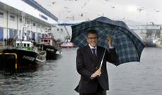 Touza no oculta su satisfacci�n por la concesi�n de la placa de oro al m�rito pesquero a ARVI por la labor en defensa del sector. 