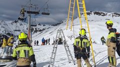 Accidente en un telesilla en la estacin de Astn, en Huesca