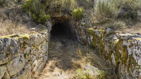 Ruta del Canal do Ruca en A Merca.T�nel.