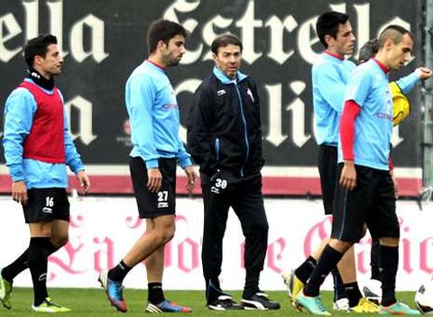 Abel Resino dirigi� a su nueva plantilla por la tarde en A Madroa, tras trabajar por la ma�ana a puerta cerrada en Bala�dos.